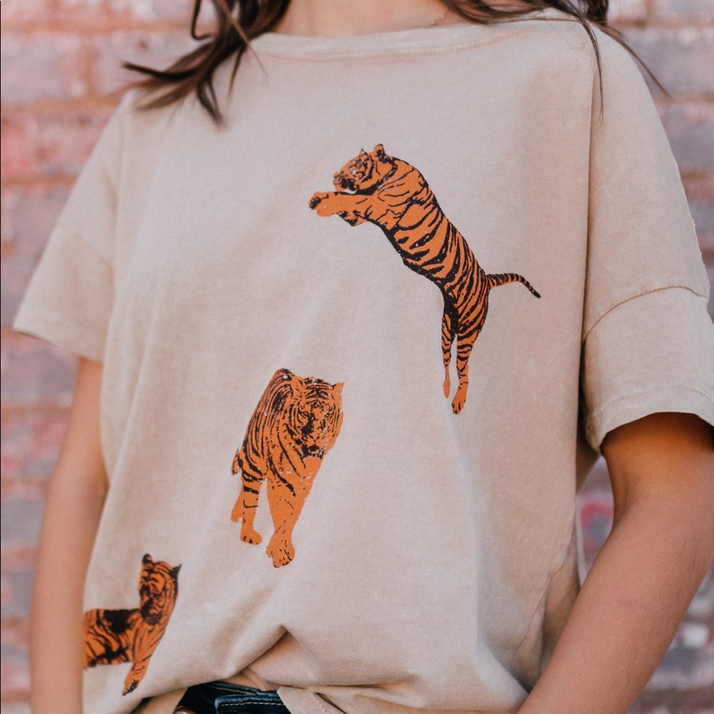 Tiger graphic tee